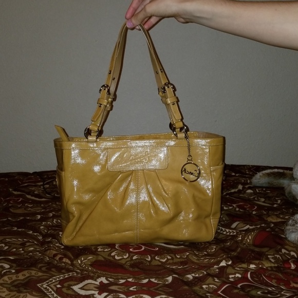 Coach - Picture 8 of 8